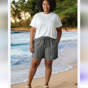 😎Lane Bryant Striped Gray Women's Cargo Shorts